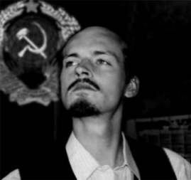Fitz van Thom als "Lenin" (2003)